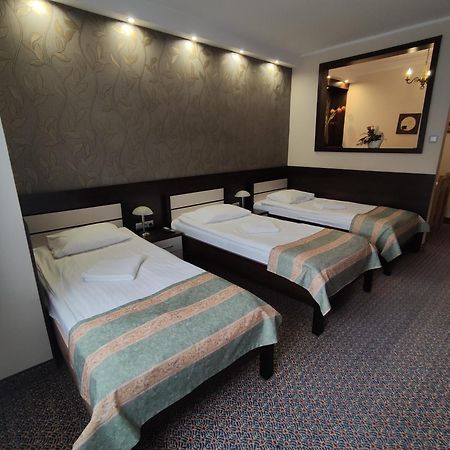 סלאופסק Hotel Atena מראה חיצוני תמונה