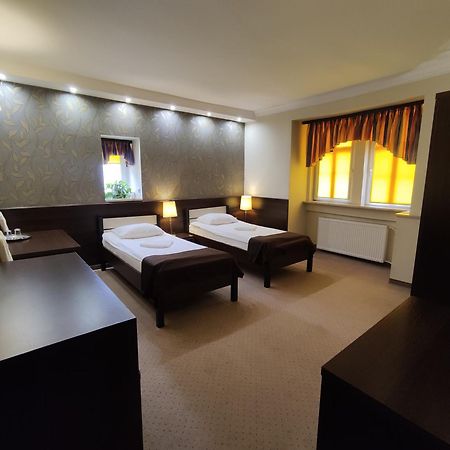 סלאופסק Hotel Atena מראה חיצוני תמונה