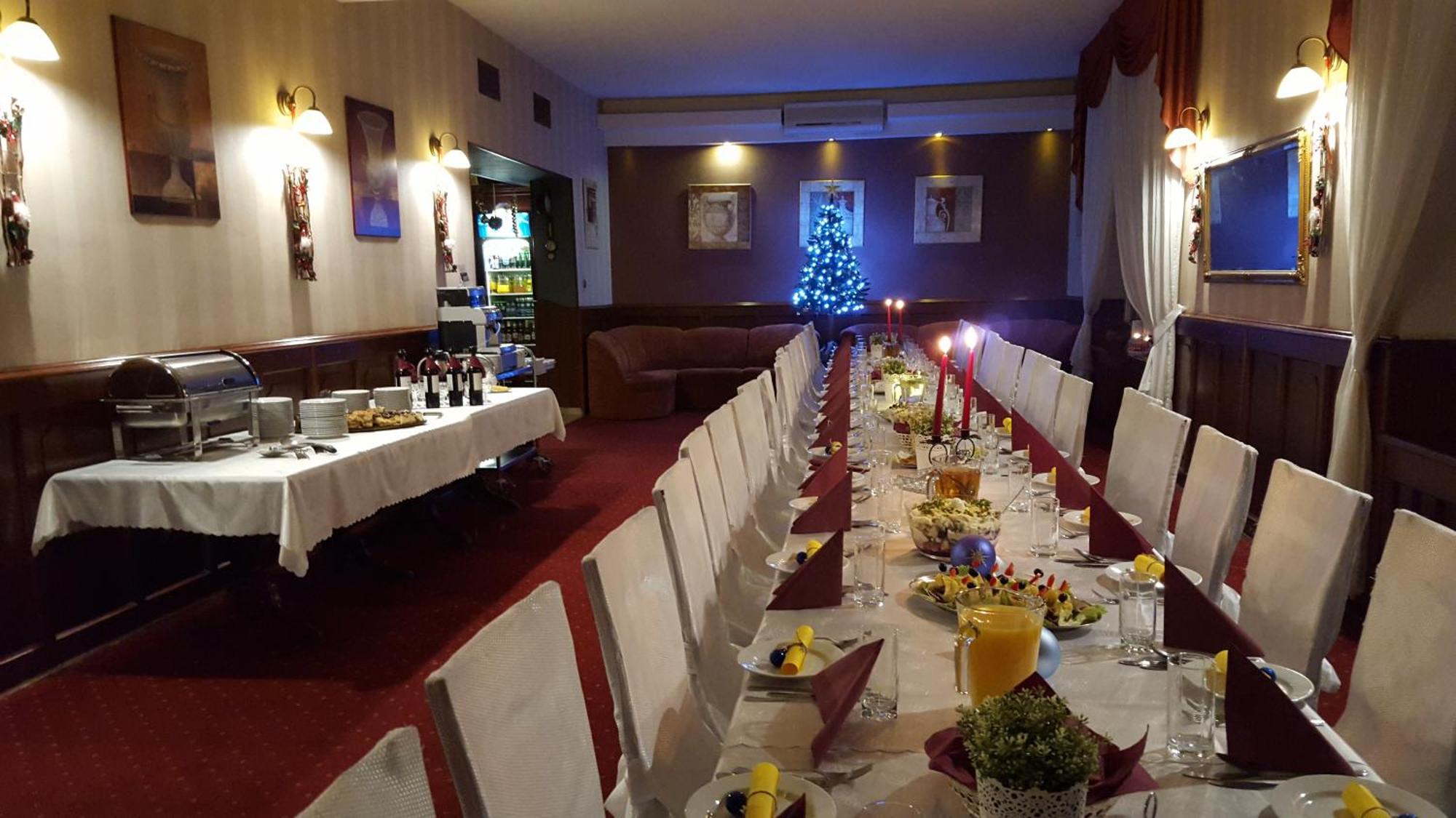 סלאופסק Hotel Atena מראה חיצוני תמונה