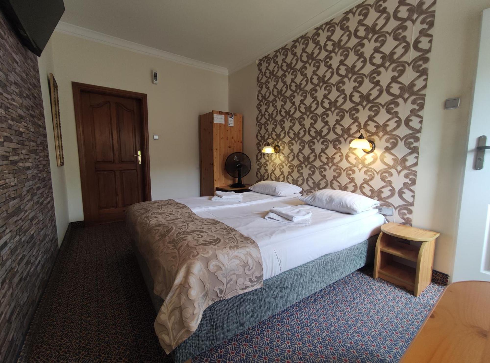 סלאופסק Hotel Atena מראה חיצוני תמונה