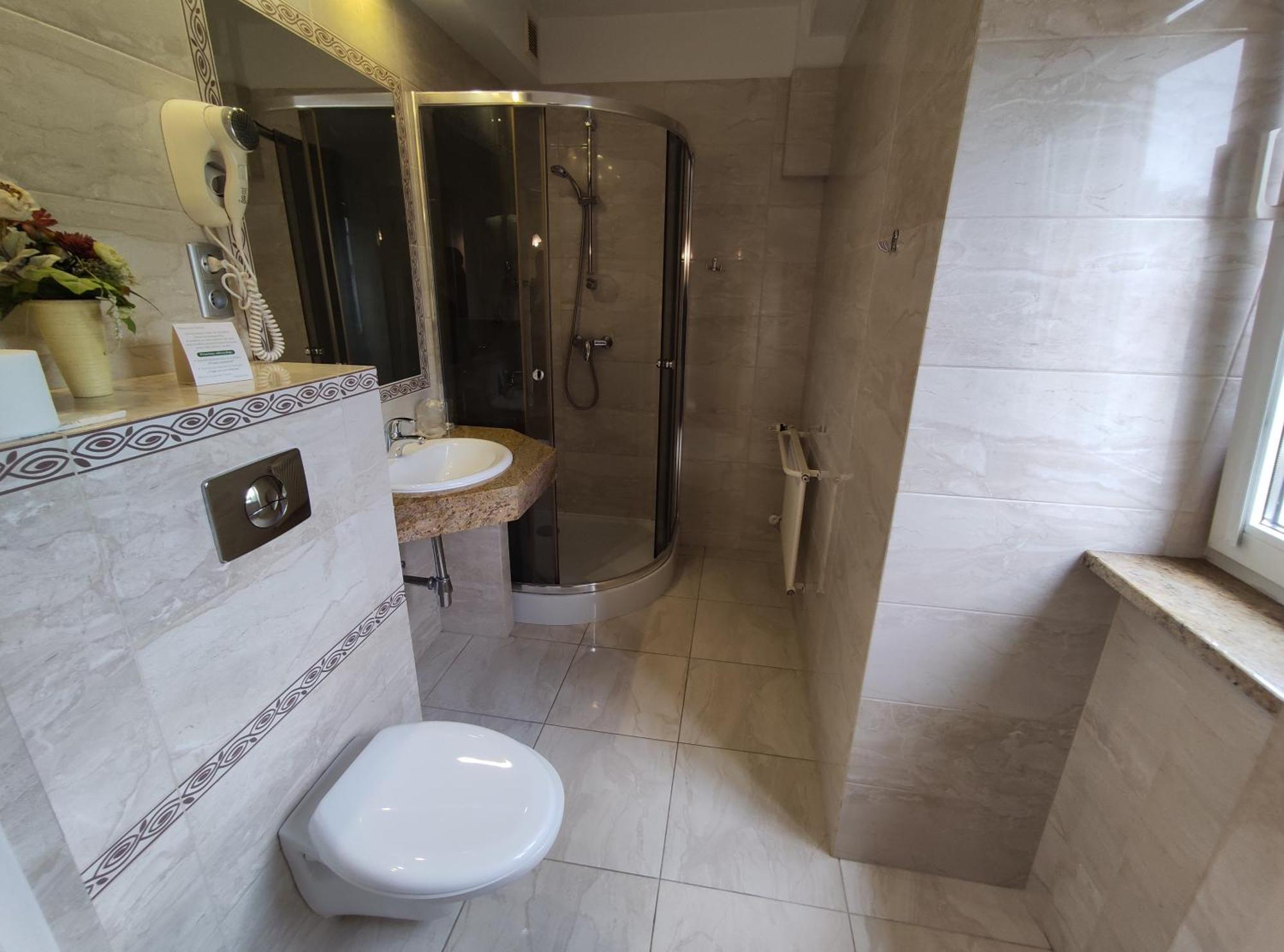 סלאופסק Hotel Atena מראה חיצוני תמונה