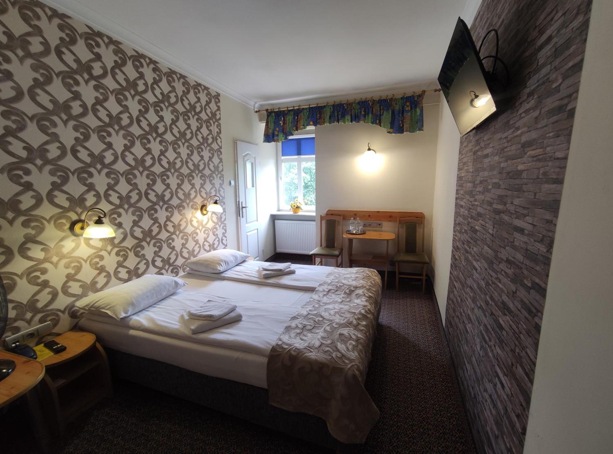 סלאופסק Hotel Atena מראה חיצוני תמונה