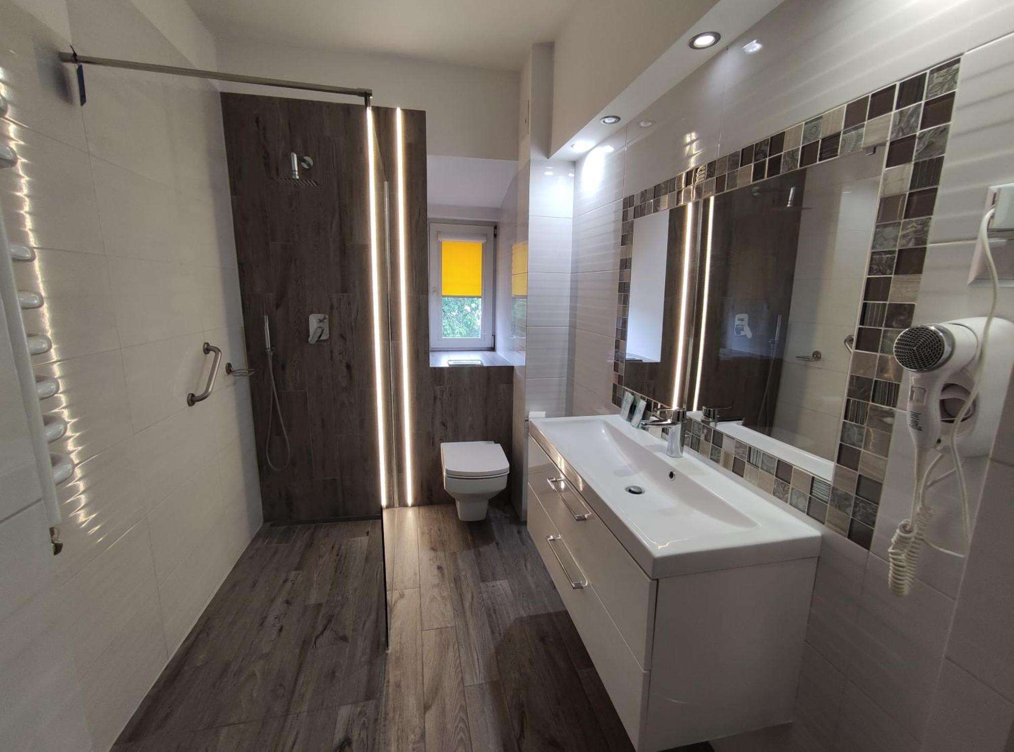 סלאופסק Hotel Atena מראה חיצוני תמונה