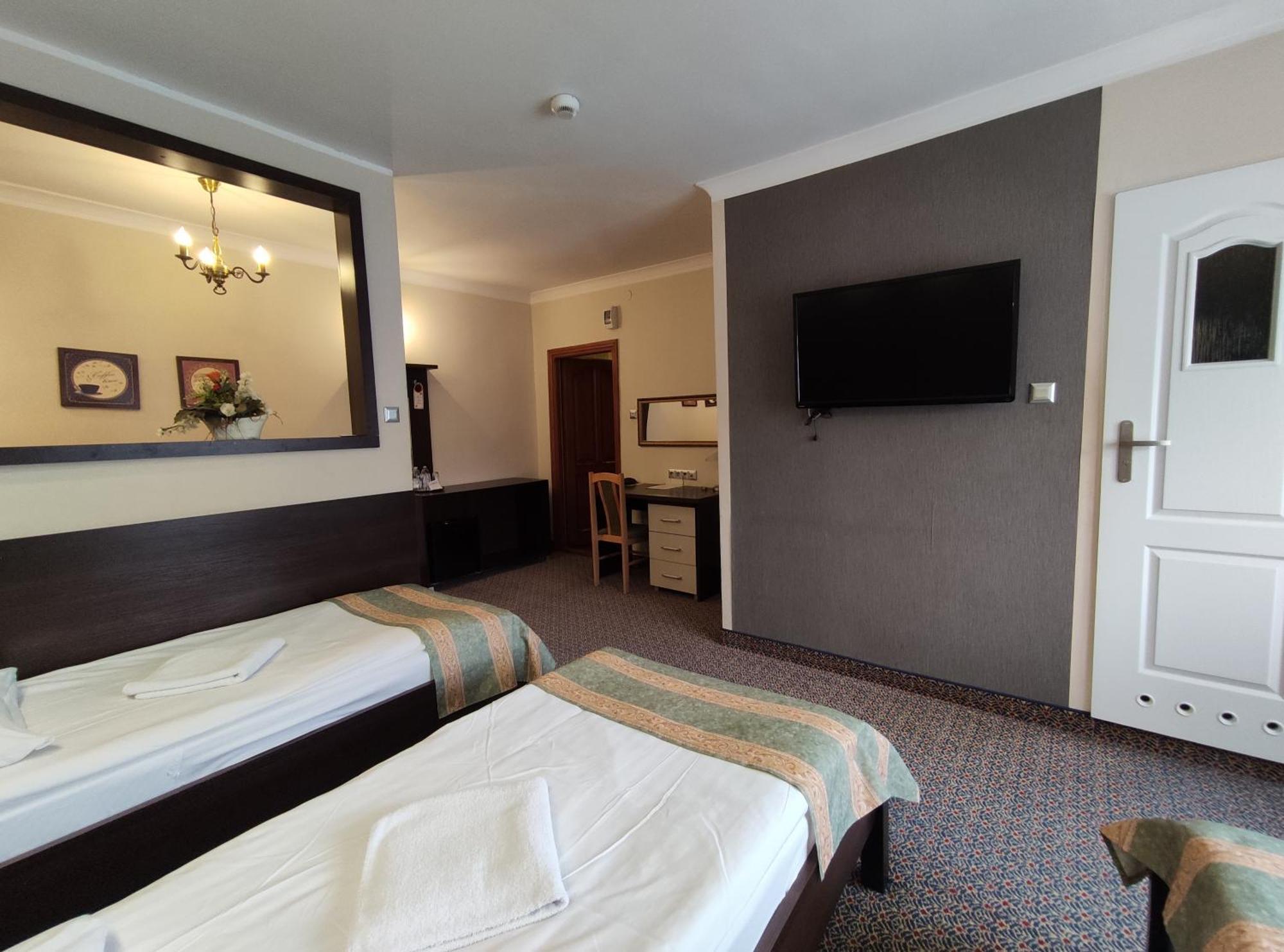סלאופסק Hotel Atena מראה חיצוני תמונה