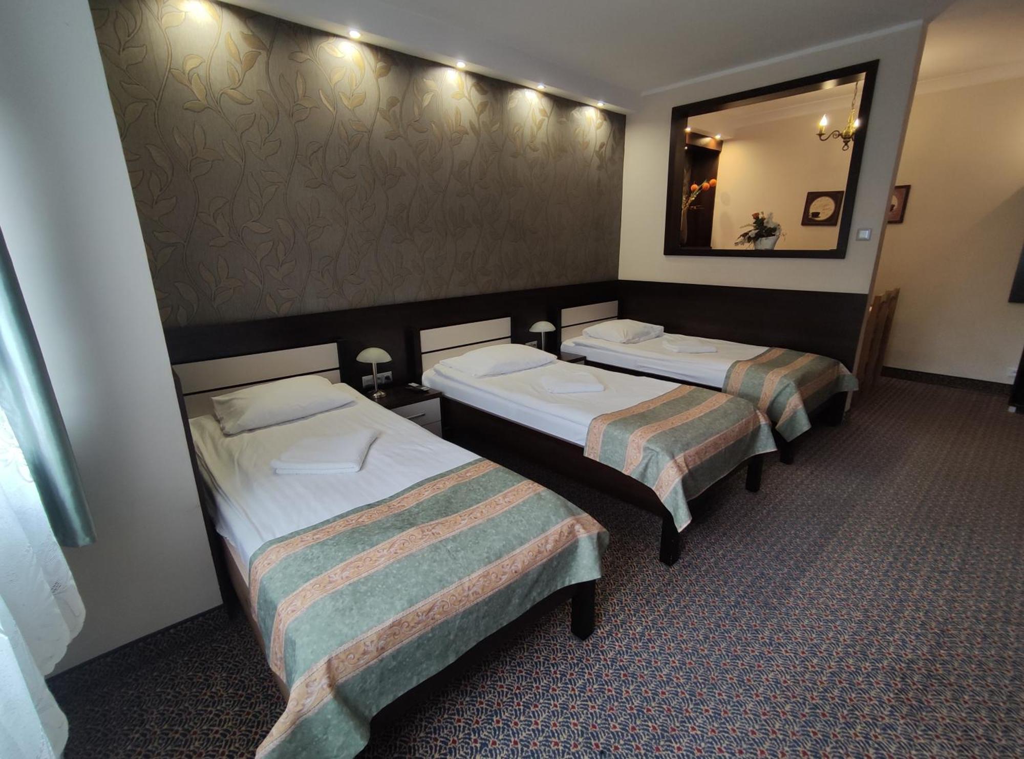סלאופסק Hotel Atena מראה חיצוני תמונה