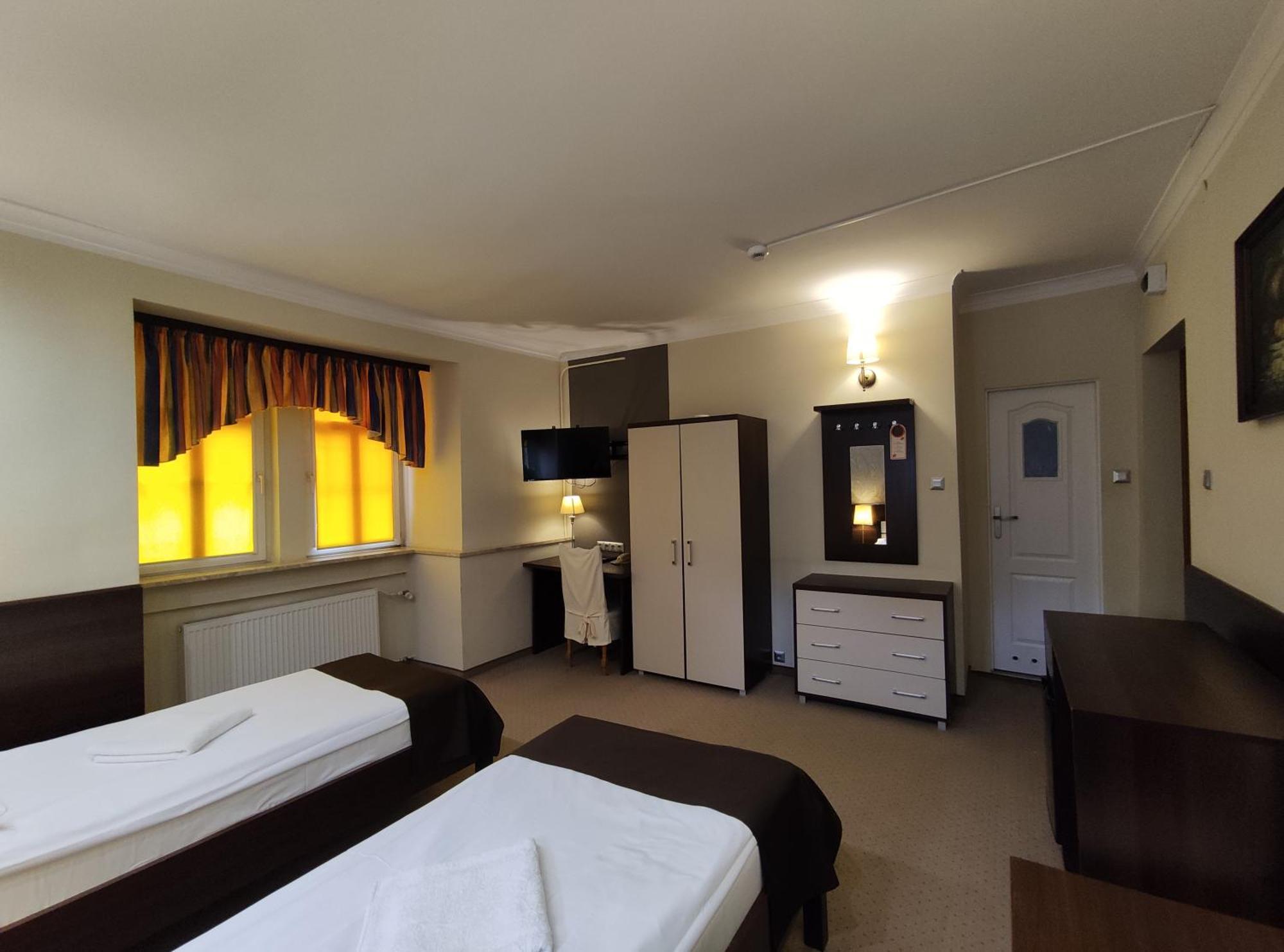 סלאופסק Hotel Atena מראה חיצוני תמונה