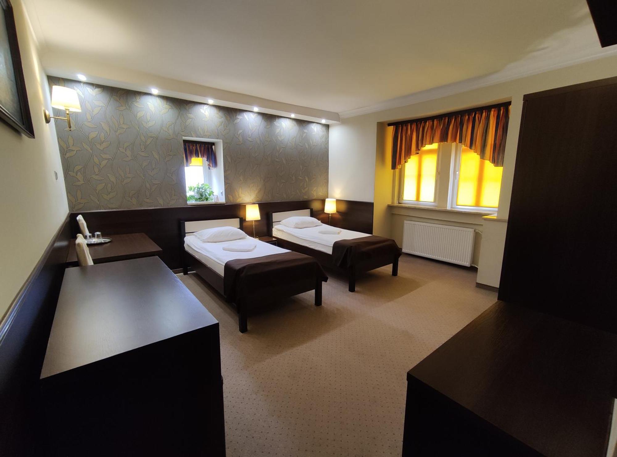 סלאופסק Hotel Atena מראה חיצוני תמונה