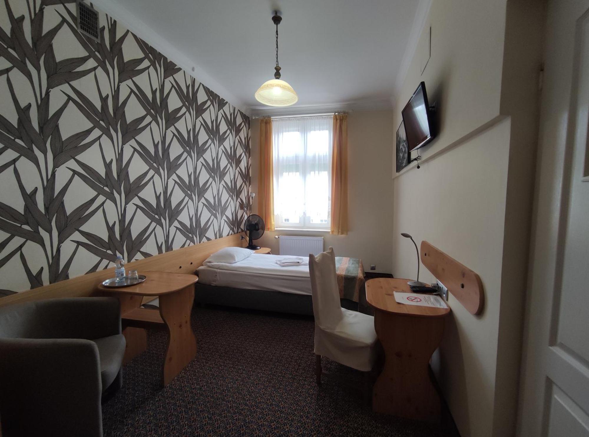 סלאופסק Hotel Atena מראה חיצוני תמונה