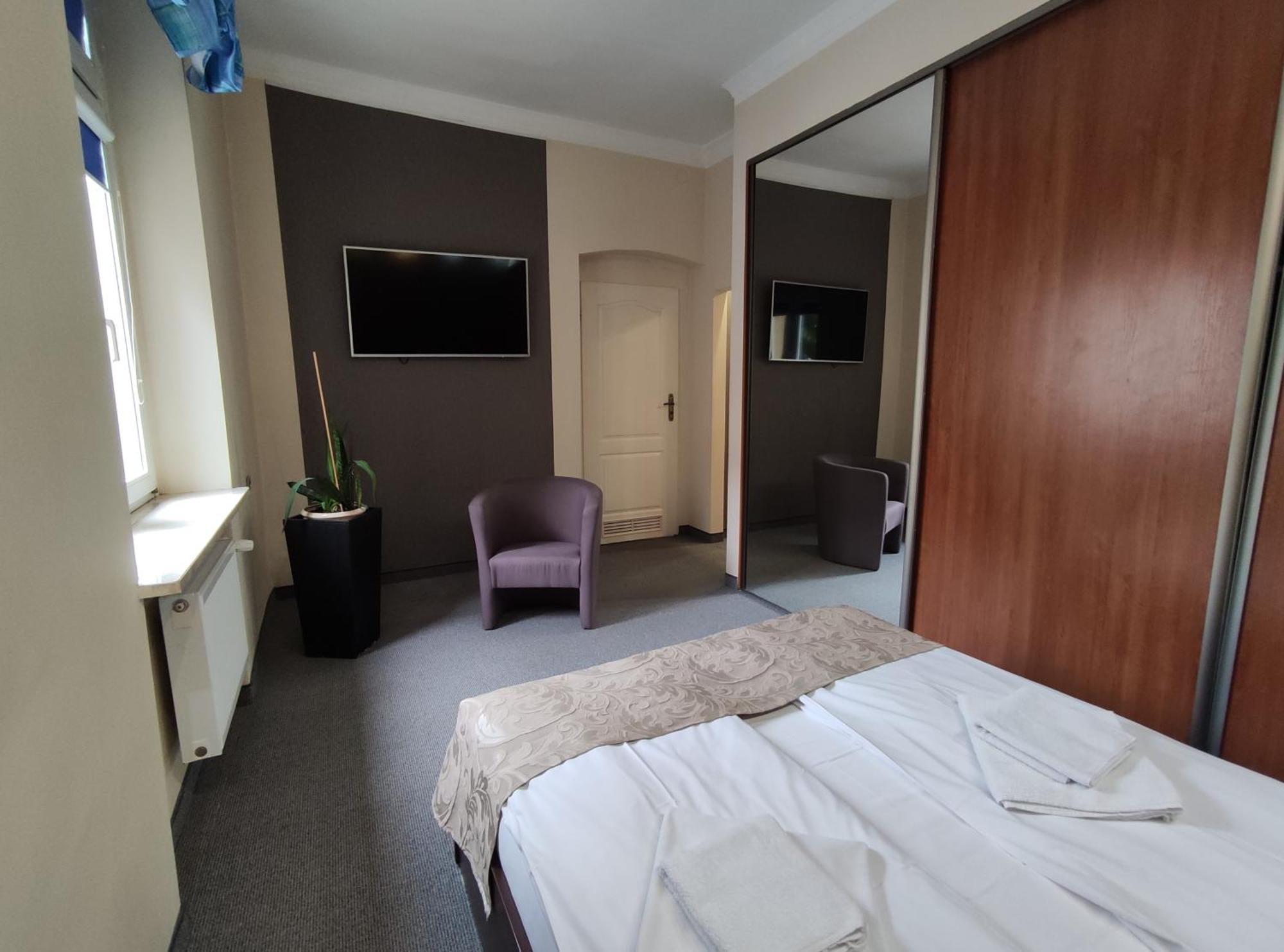 סלאופסק Hotel Atena מראה חיצוני תמונה