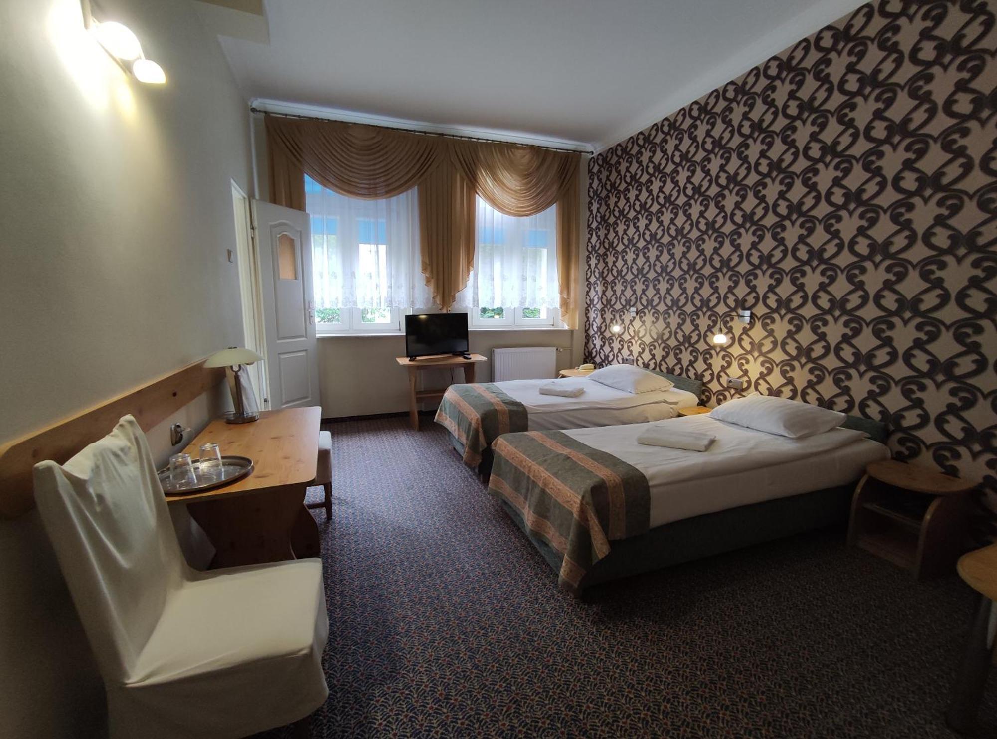 סלאופסק Hotel Atena מראה חיצוני תמונה
