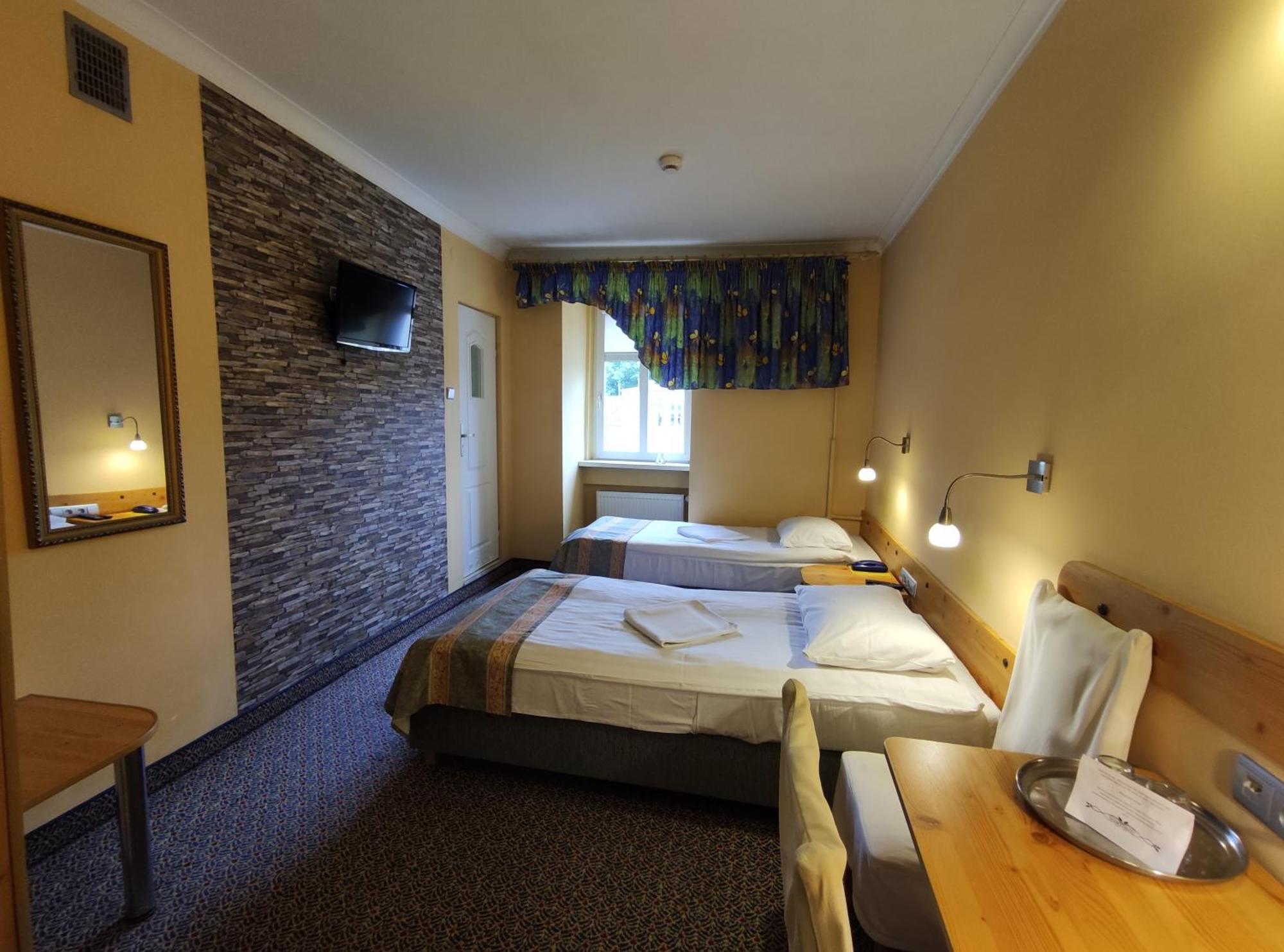 סלאופסק Hotel Atena מראה חיצוני תמונה