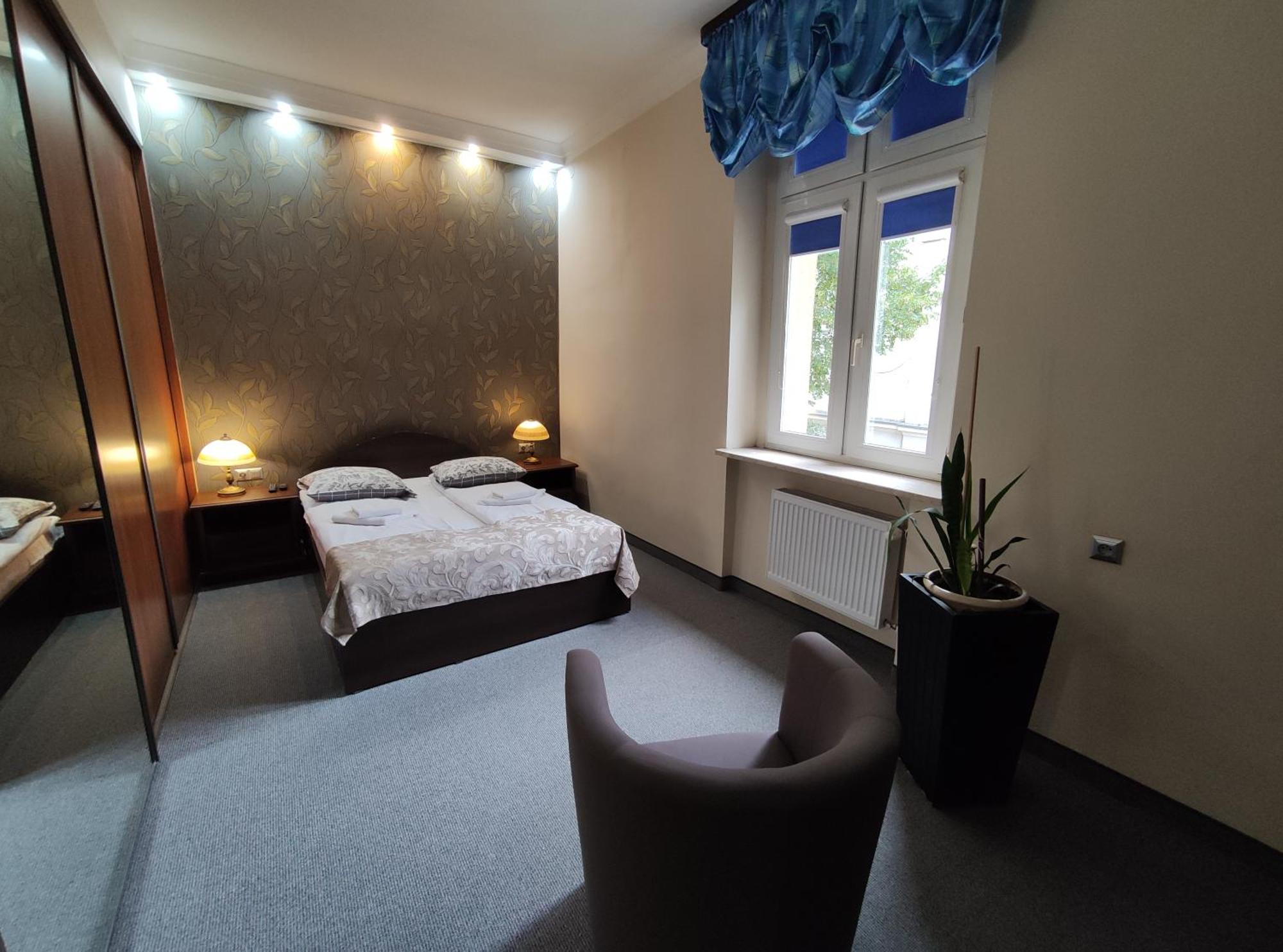 סלאופסק Hotel Atena מראה חיצוני תמונה
