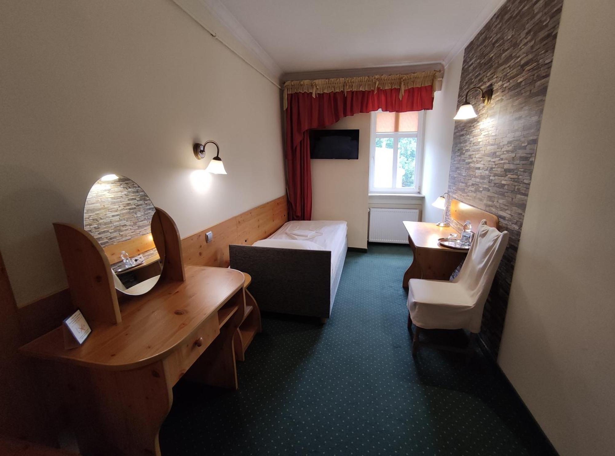 סלאופסק Hotel Atena מראה חיצוני תמונה