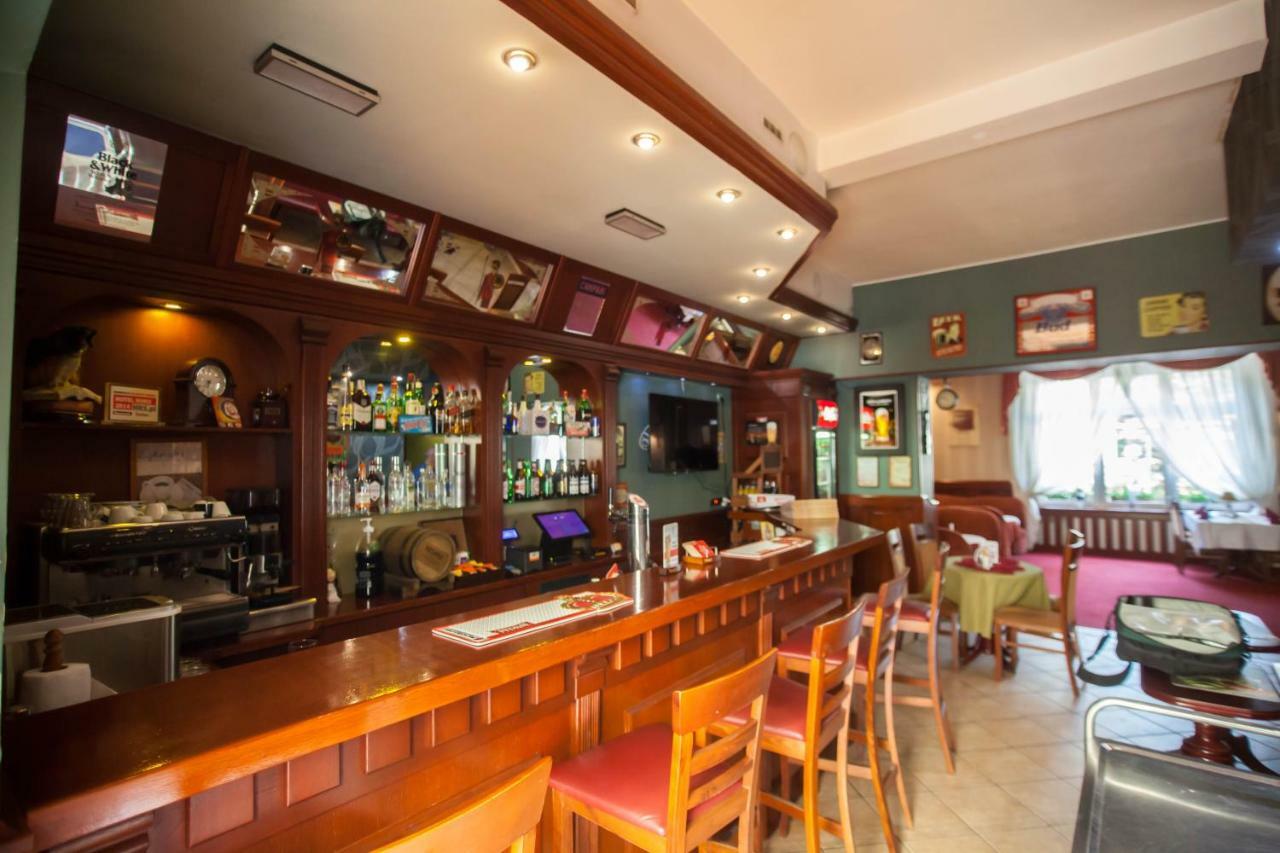 סלאופסק Hotel Atena מראה חיצוני תמונה
