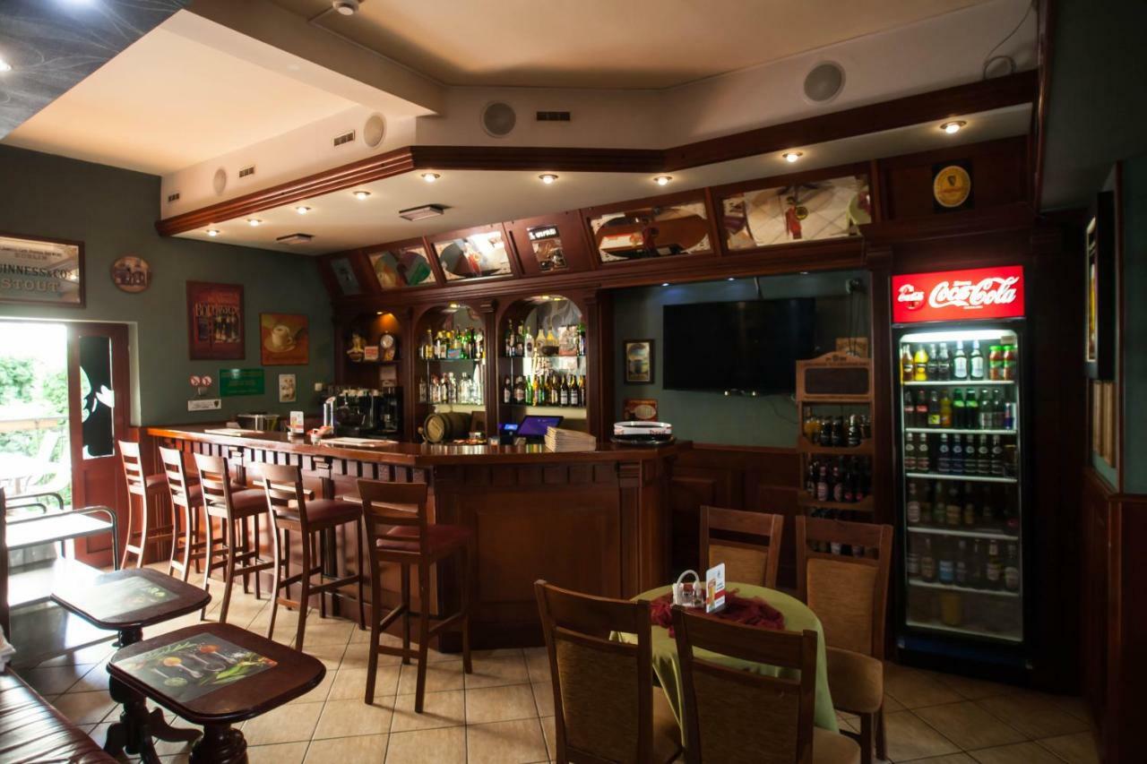 סלאופסק Hotel Atena מראה חיצוני תמונה