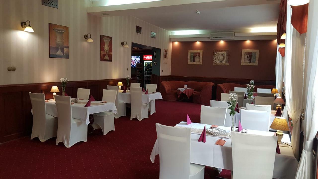 סלאופסק Hotel Atena מראה חיצוני תמונה